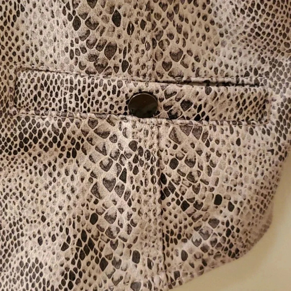 Haute Monde Motorcycle crop Snakeskin jacket - size large. J - Picture 4 of 12